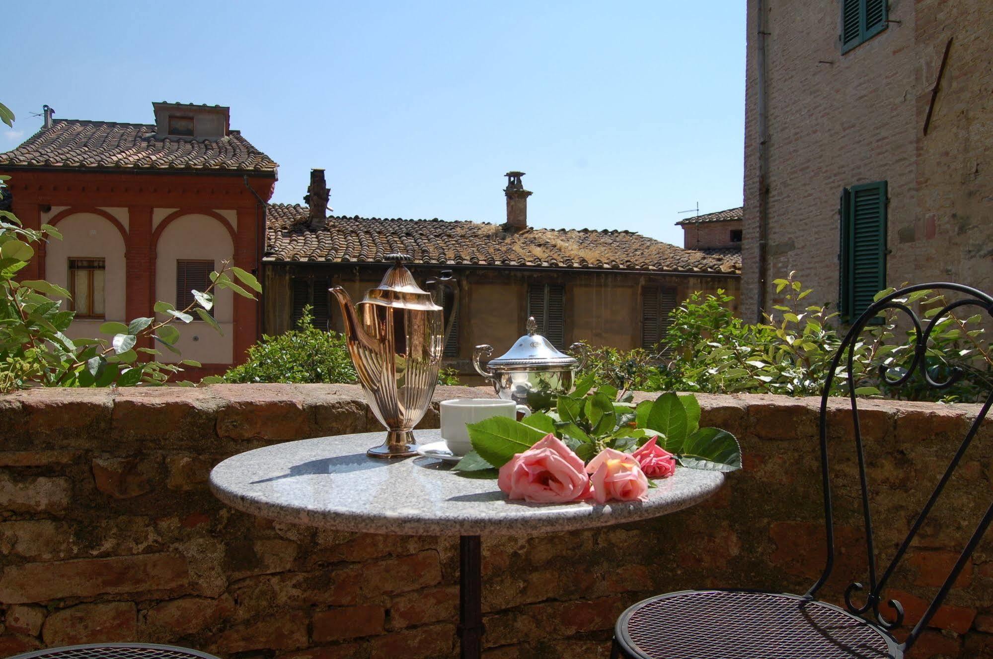 Bnb Residenza D Epoca Il Casato Siena Bagian luar foto